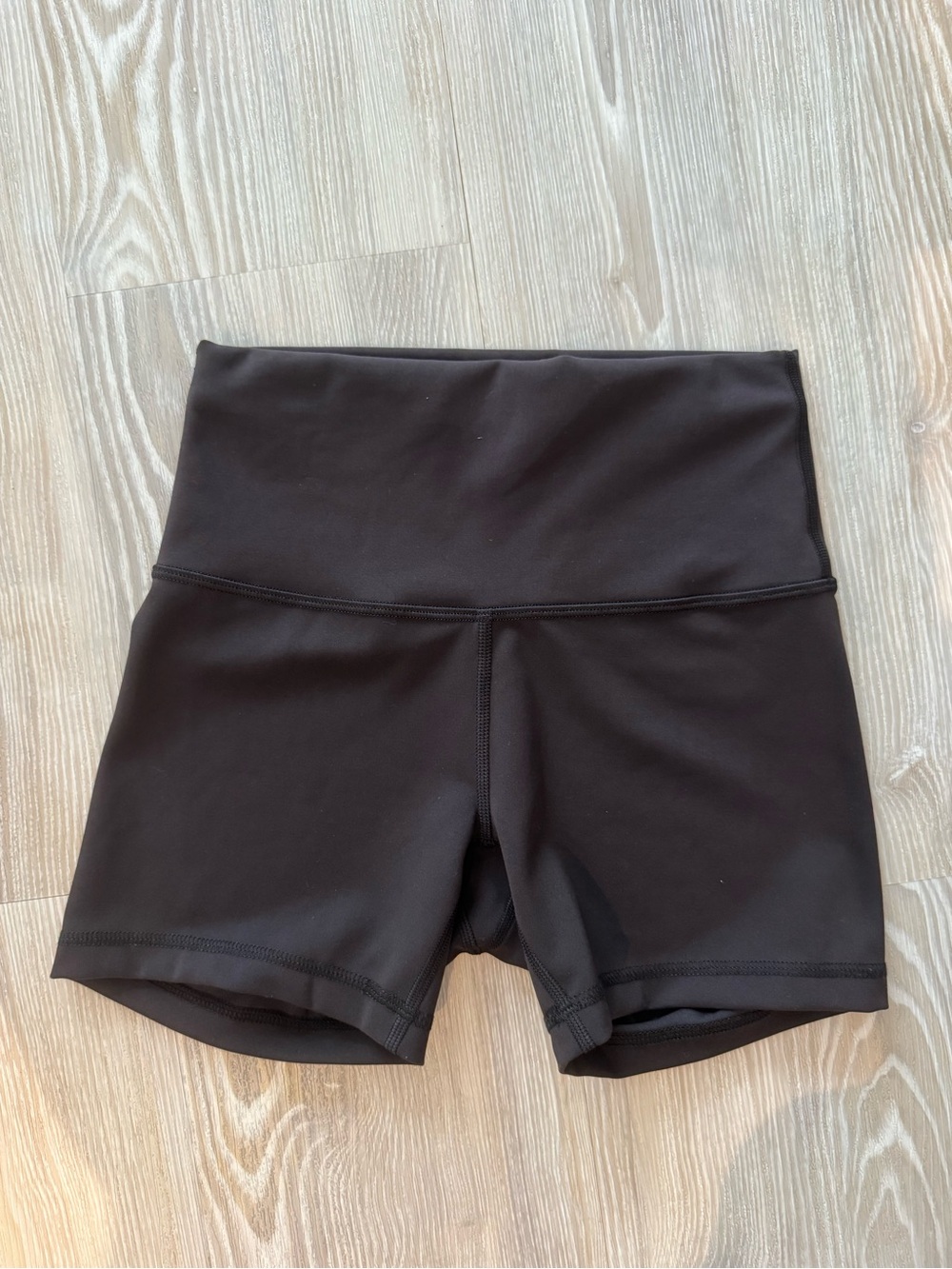 Lululemon Wunder Train HR Shorts 4”